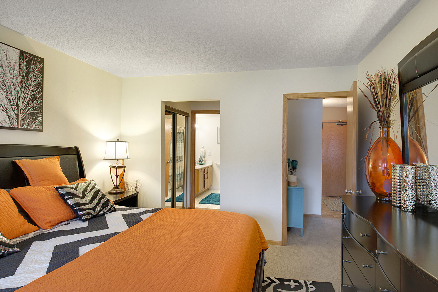 Pebblebrook Flats & Court Image 8