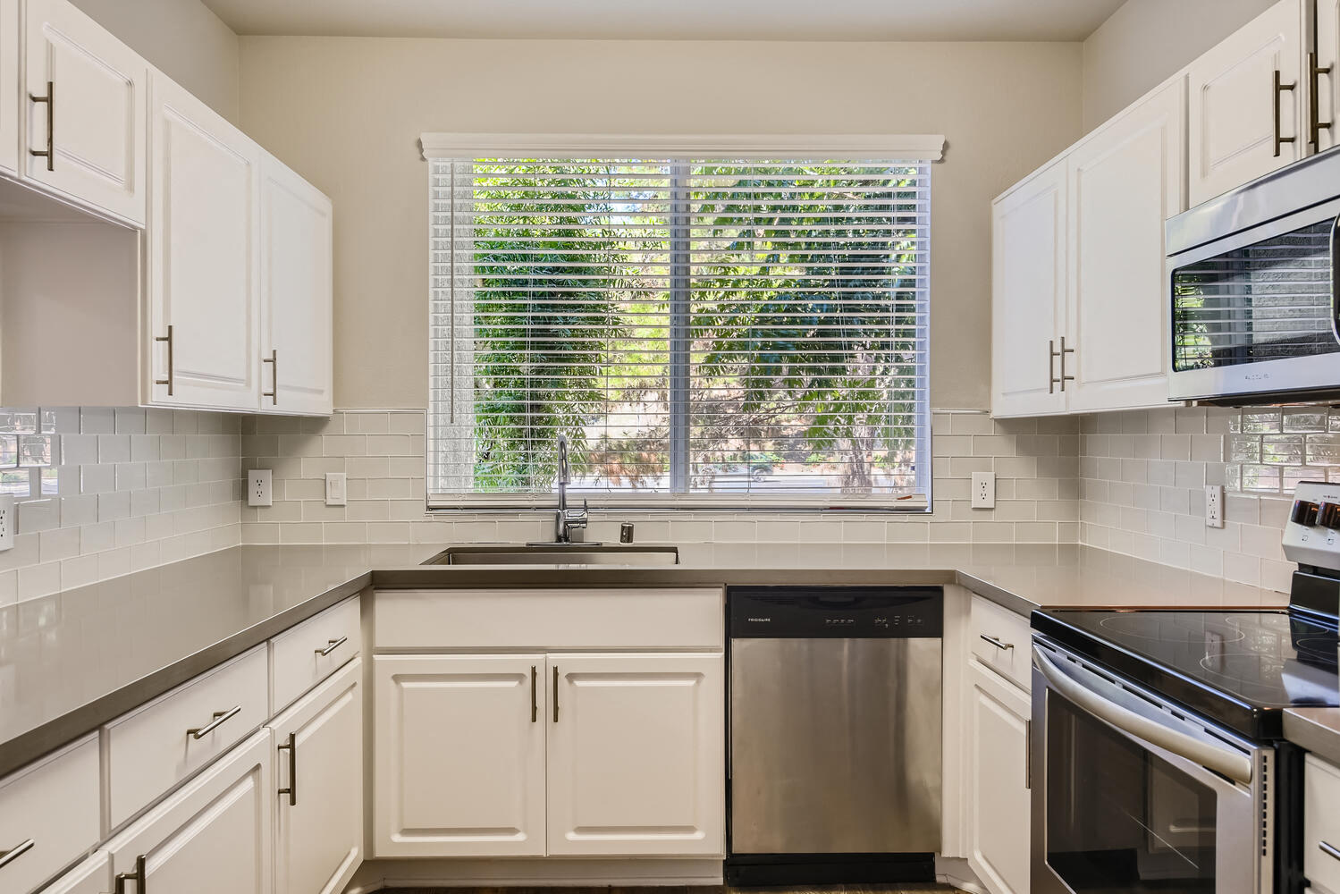 Alicante Apartment Homes Image 7