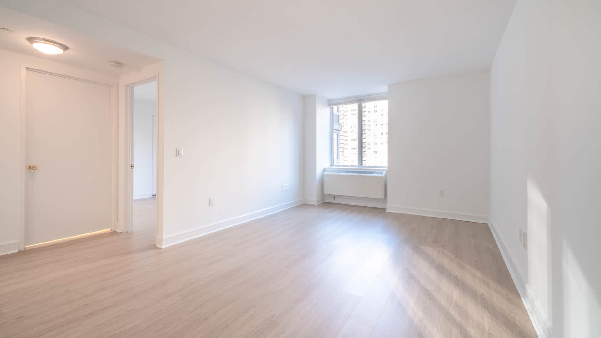 160 Riverside Boulevard Image 7