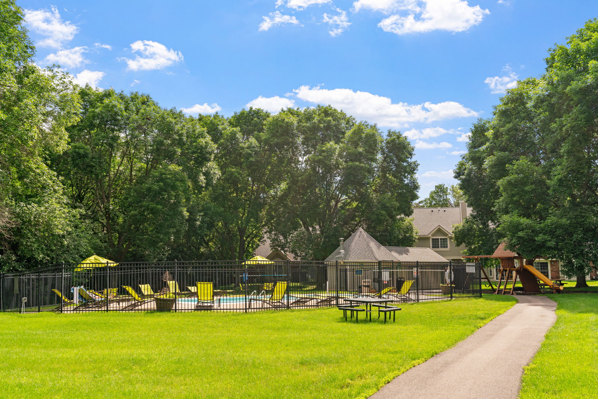 Birch Lake Townhomes Image 39