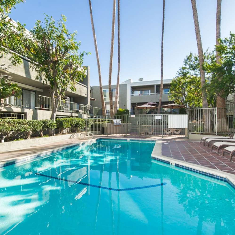 Encino Crest Apartments Image 4