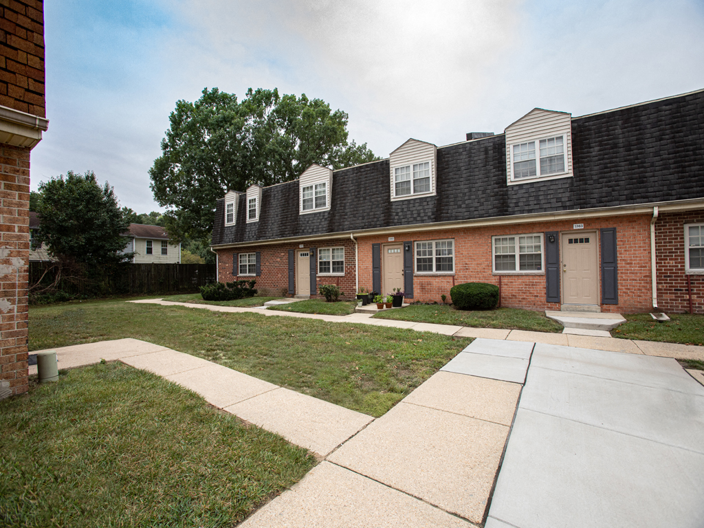 Somerset Woods Townhomes Image 17