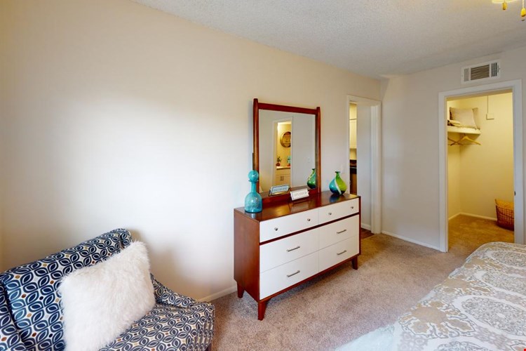 Somerset Apartments Image 7