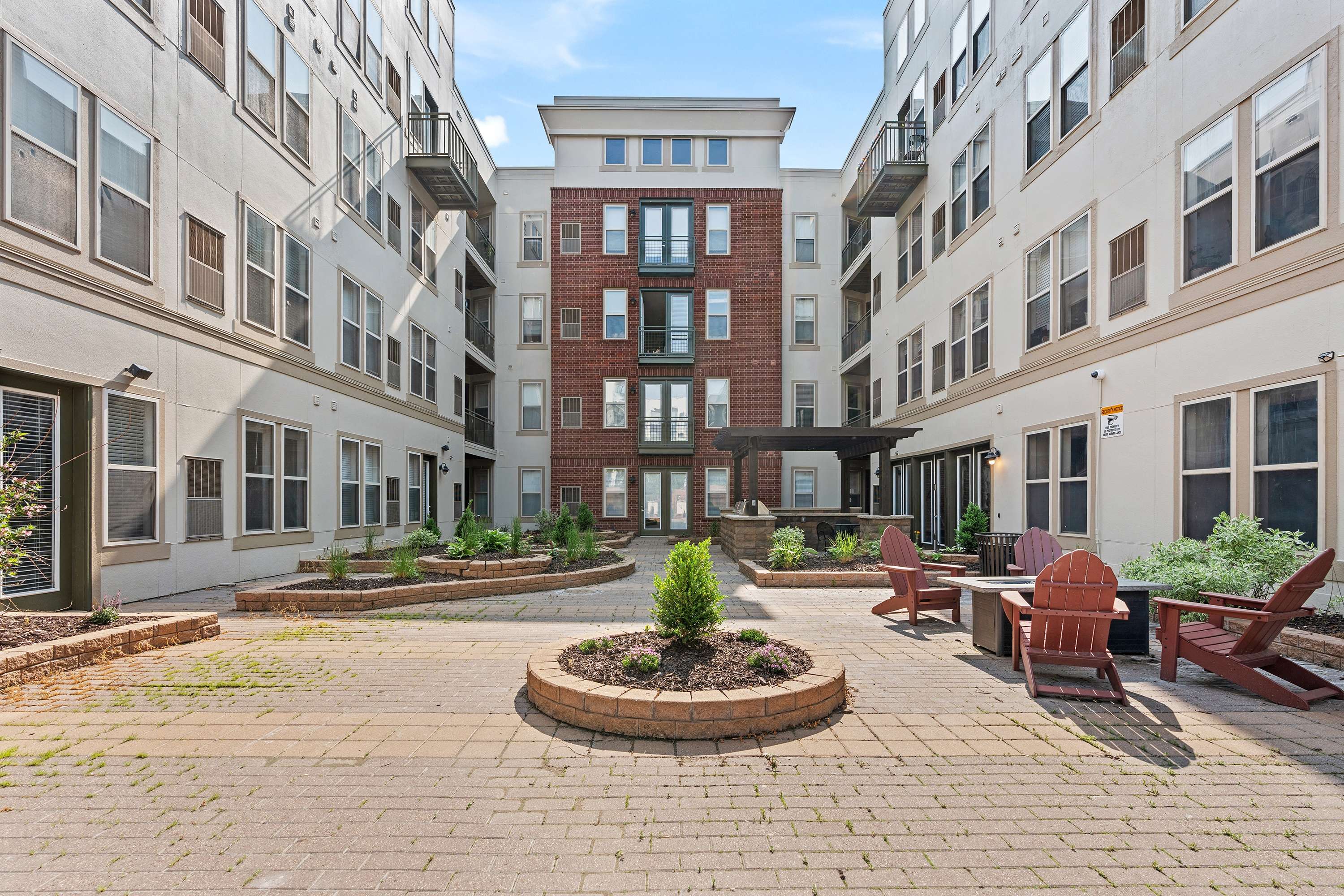 Uptown Lake Apartments Image 33