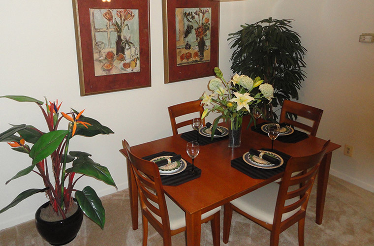 Montgomery Club Townhouses Image 7