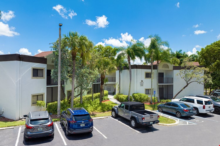 Emerald Palms Apartment Image 43