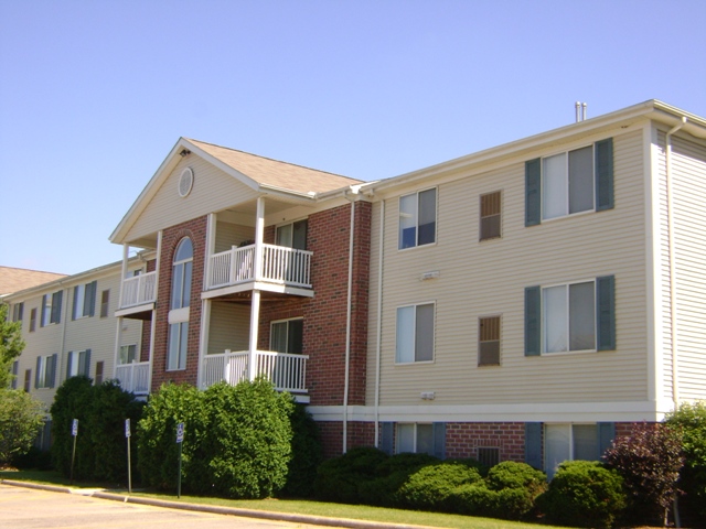 Big Creek Apartments and Townhomes Image 4