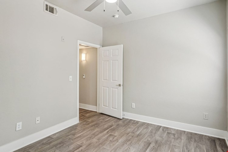 Larkin Apartment Homes Image 115