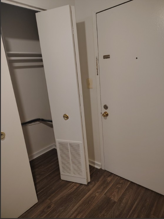 Marlboro Classic Apt & Redwood Square Image 36