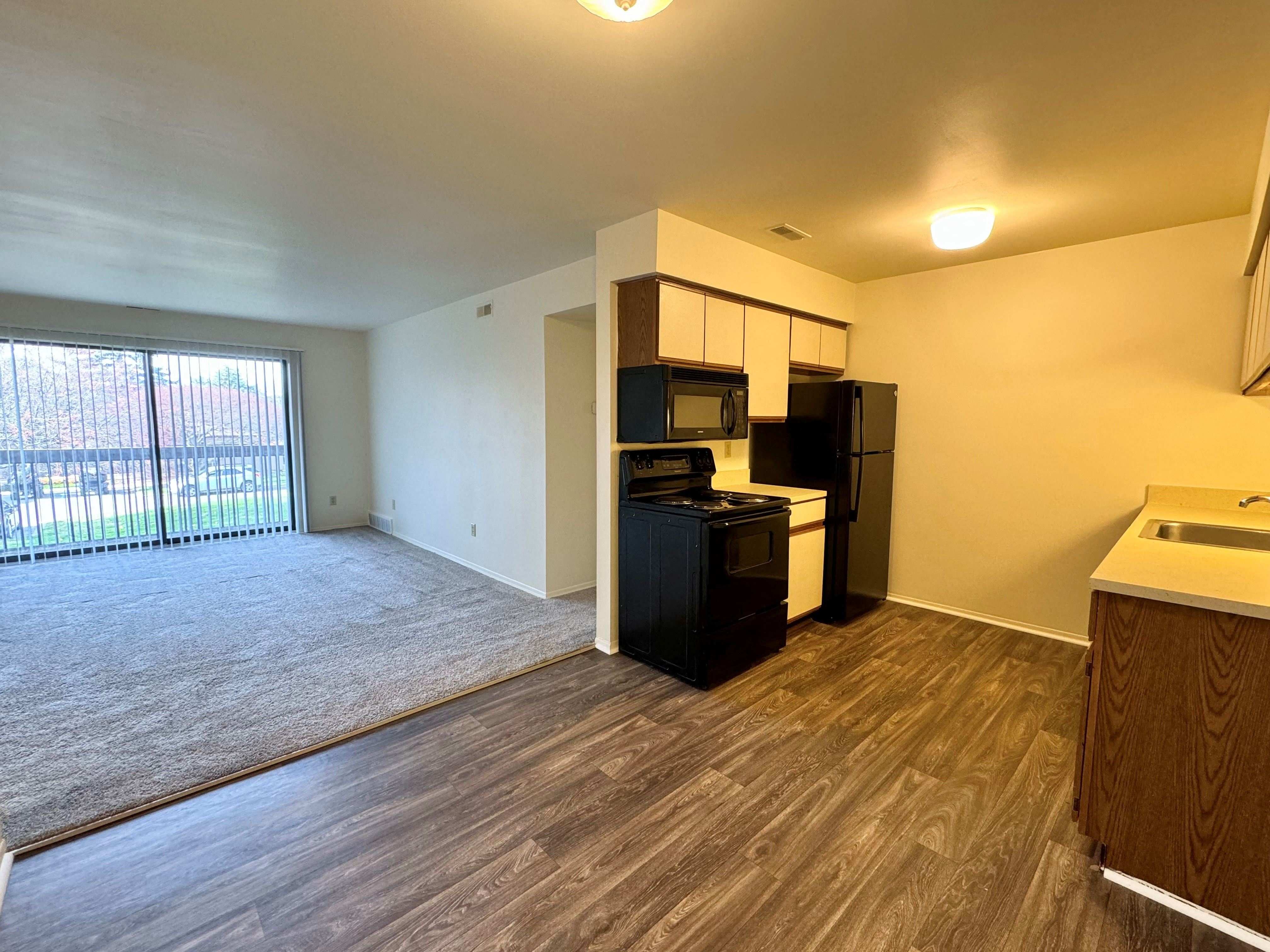 Lakeside Village Apartments Image 89