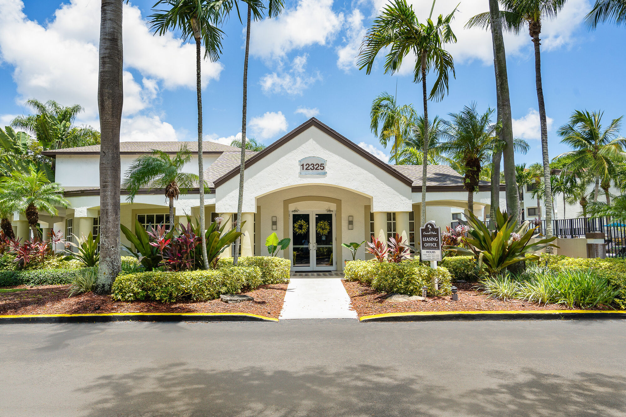 Emerald Palms Apartment Image 44