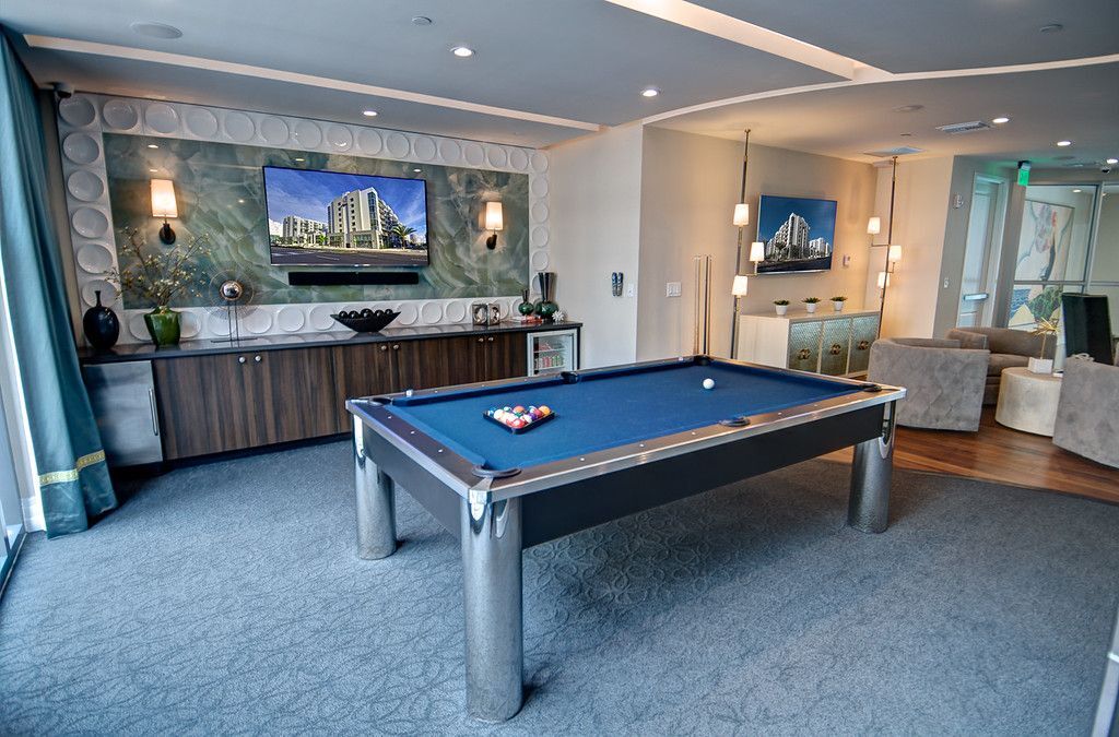 Gaspar Loft with Billiards Table, Bar