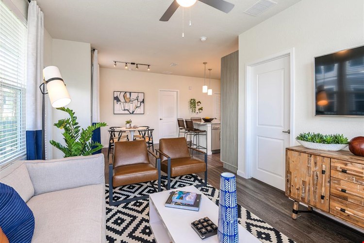 Lenox at Bloomingdale Image 6