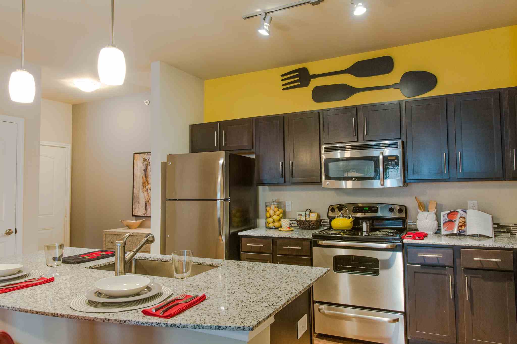 Platinum Shavano Oaks Apartments Image 3