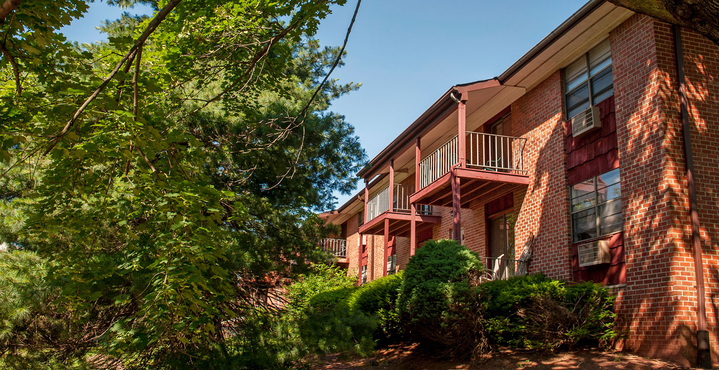 Cedar Arms Apartments Image 1