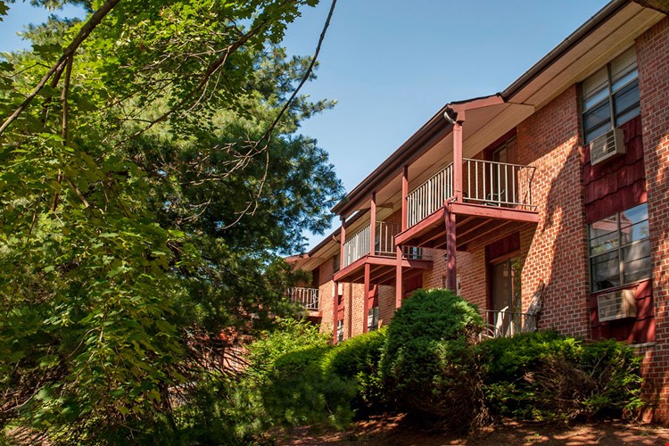 Cedar Arms Apartments Image 1