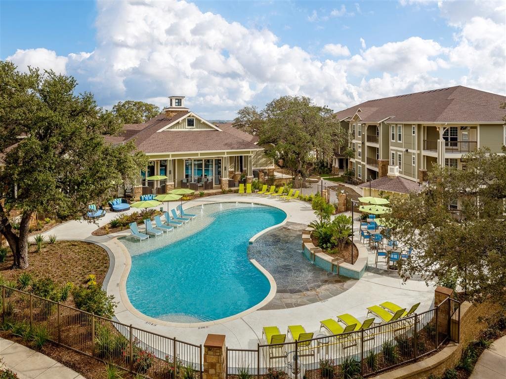 Thirty Oaks Image 1