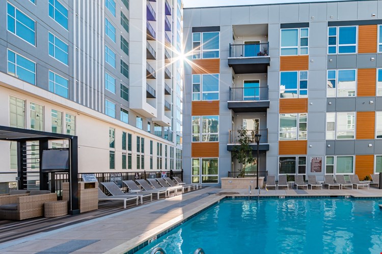 Uptown 550 on Brooklyn Image 1