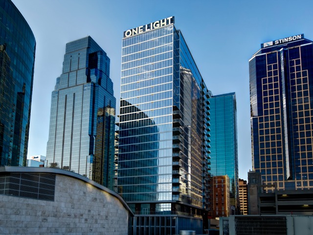 One Light Luxury Apartments Image 20