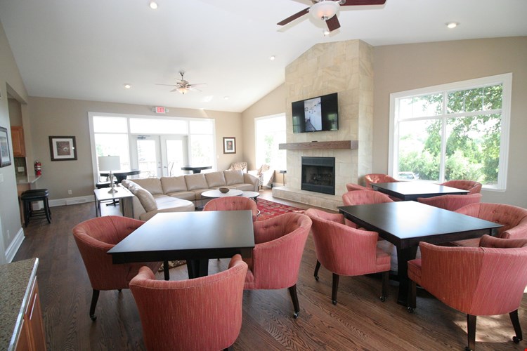 Saddle Brook Apartments Image 8