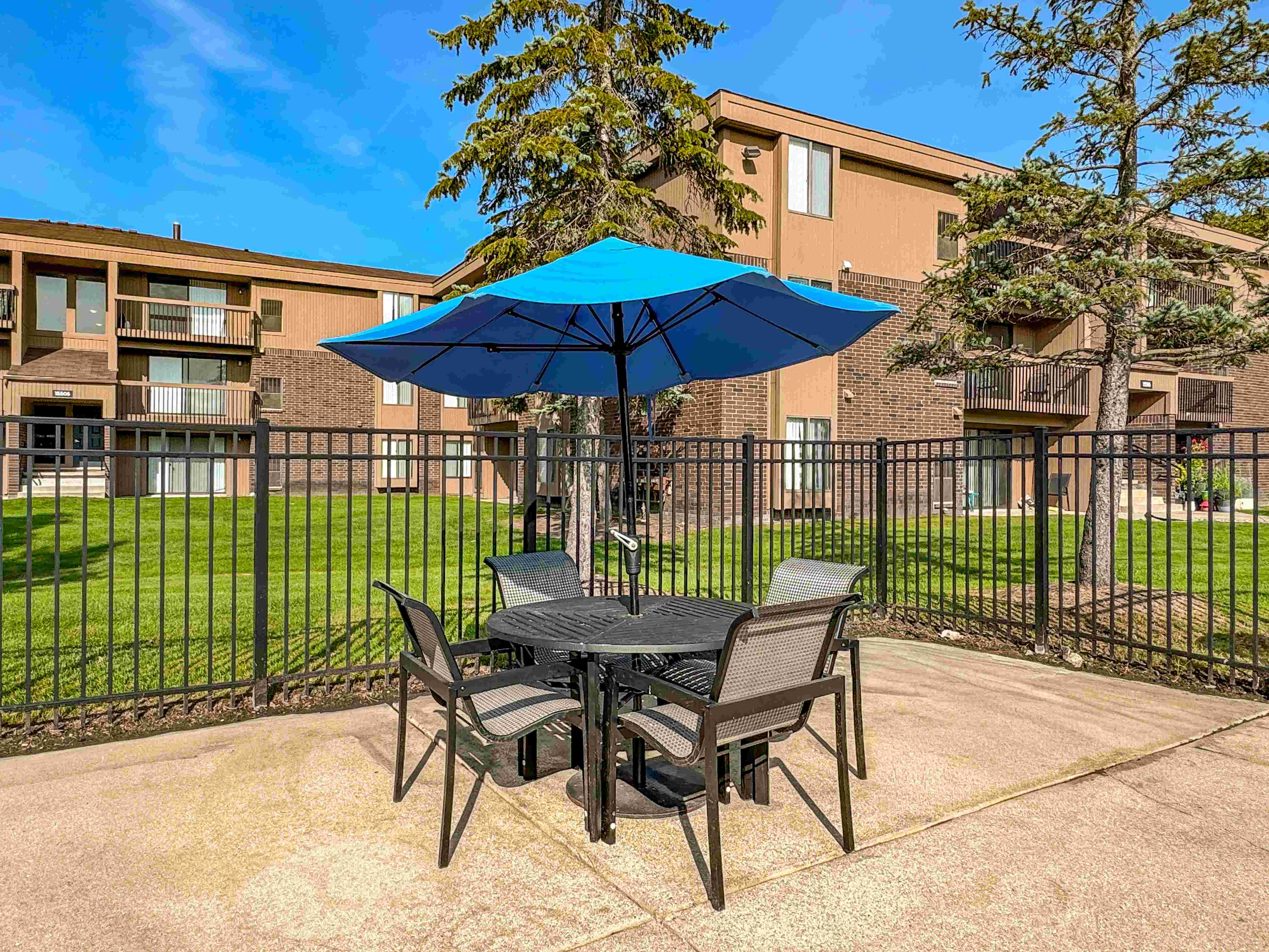 Umbrella and Chairs on Sundeck at Lakeside Village Apartments in Clinton Township