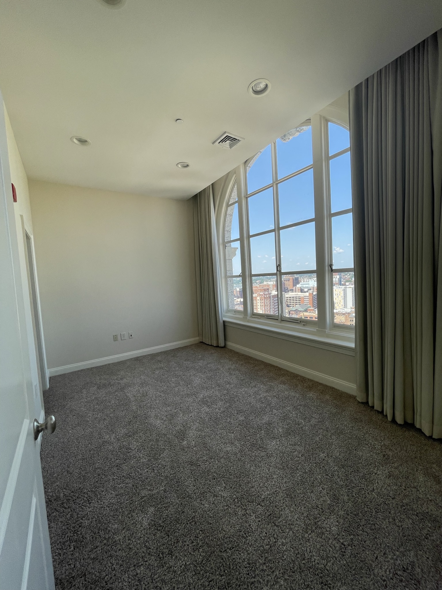 The Apartments at Charles Plaza Image 38