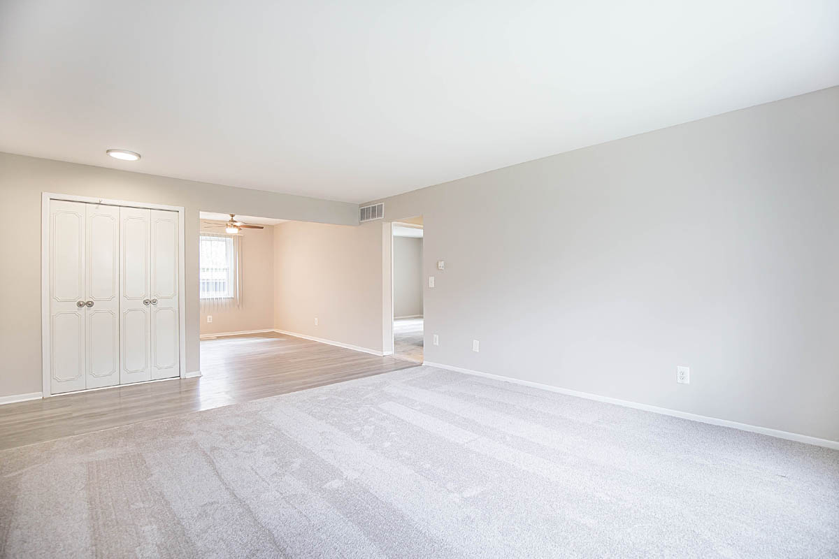 Buckingham Square   Image 19