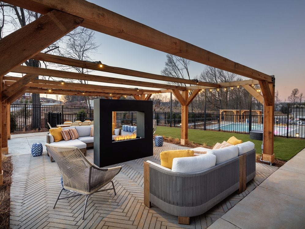 Outdoor Lounge and Fire Pit