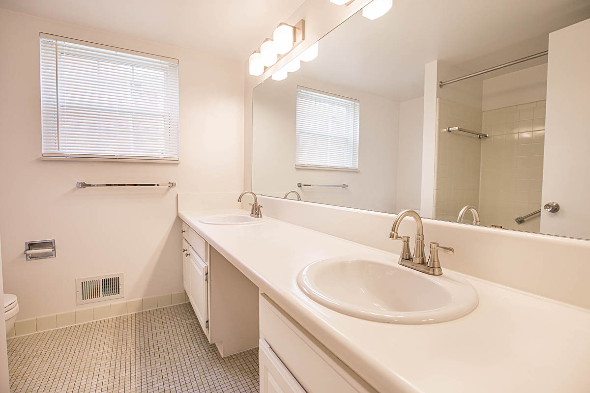 Buckingham Square   Image 23