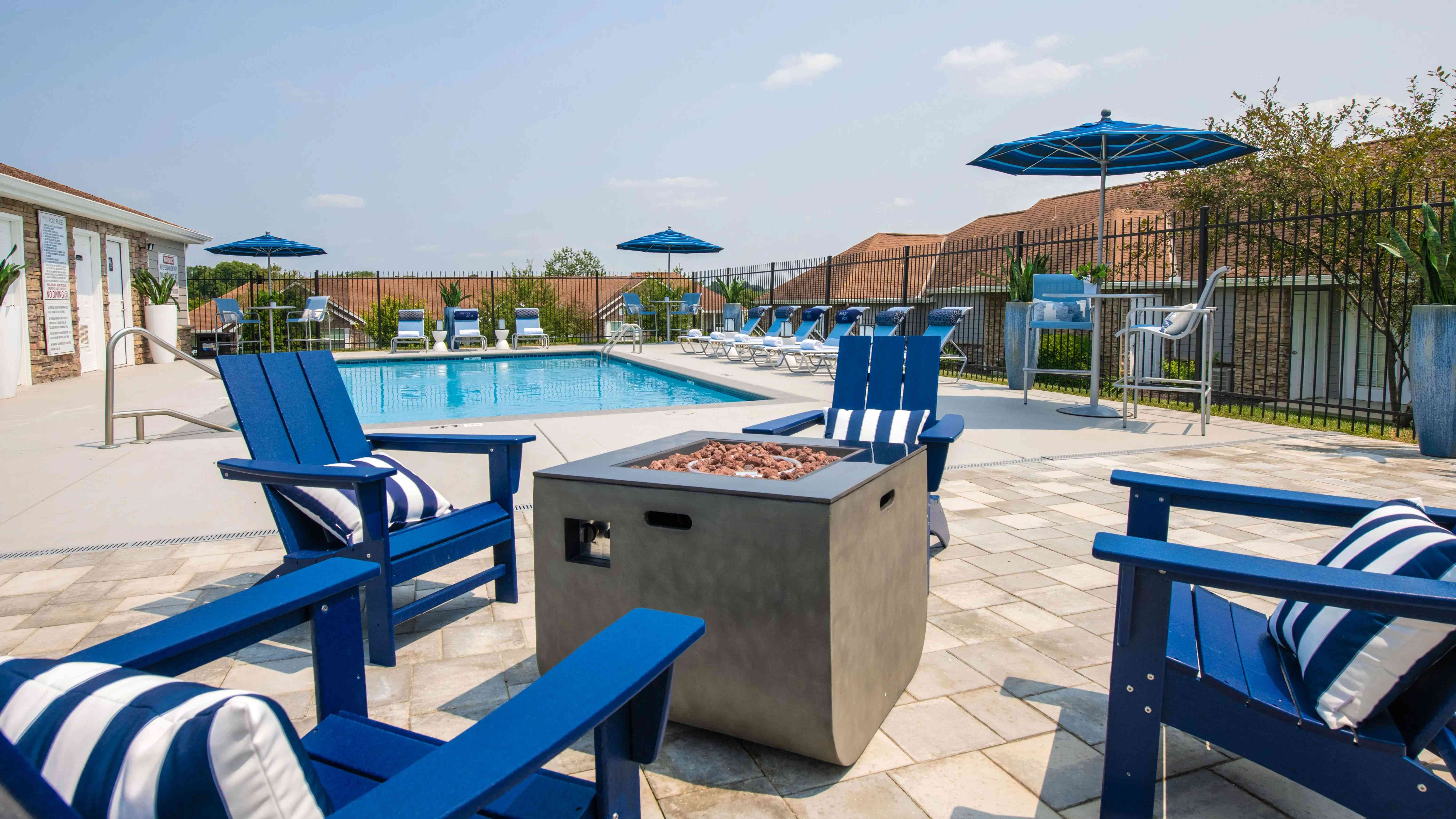 Gather around our inviting poolside fire pits, where residents come together for heartwarming conversations and tranquil moments day and night. 