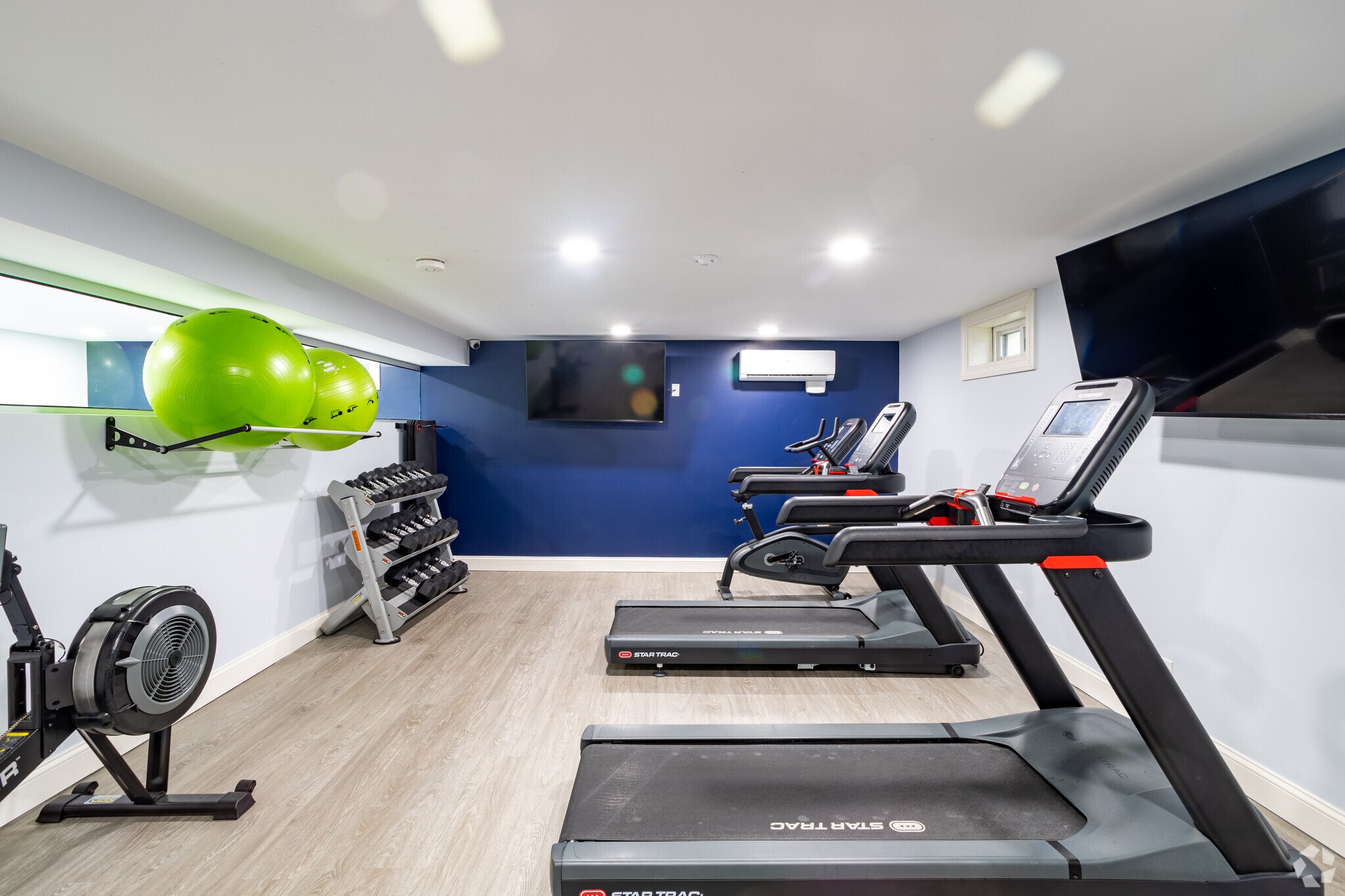 North East Apartment Community Image 25