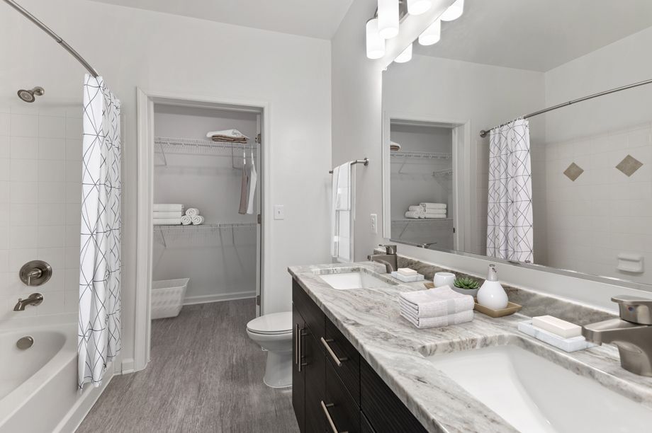 Camden Dulles Station Image 14