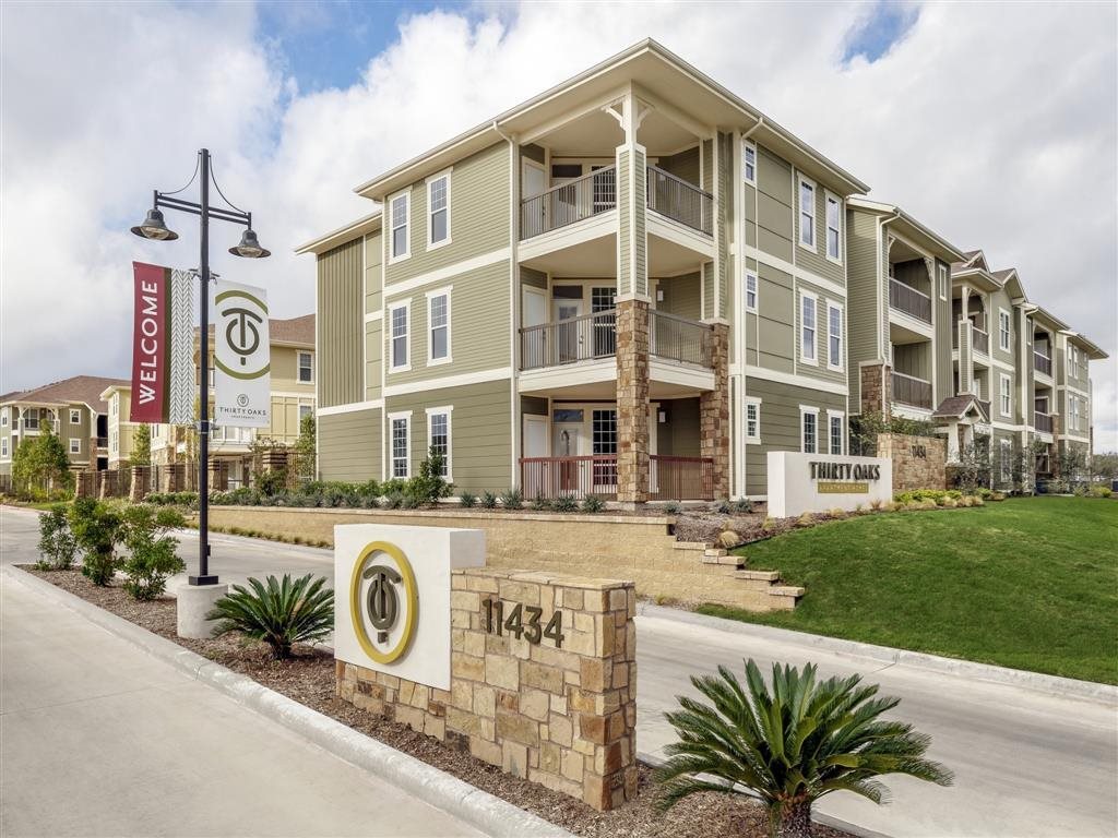 Thirty Oaks Image 2