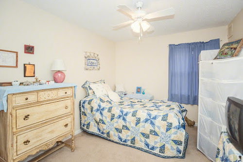 Clinton Manor Image 14