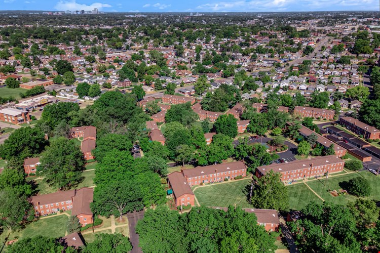 Hampton Gardens Image 1