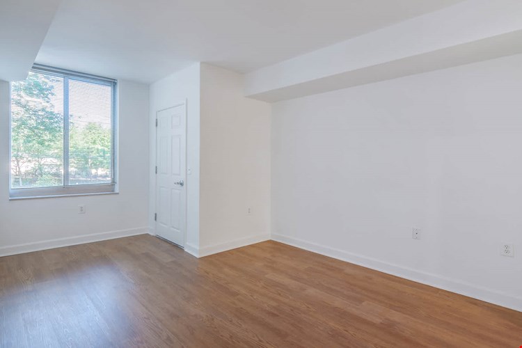 1800 Oak Image 70