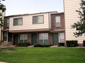 Parkwood Plaza Townhomes Image 2