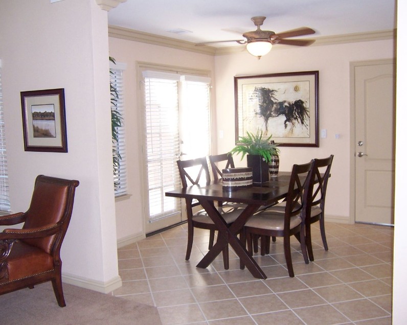 Laurelglen Condominiums Image 7