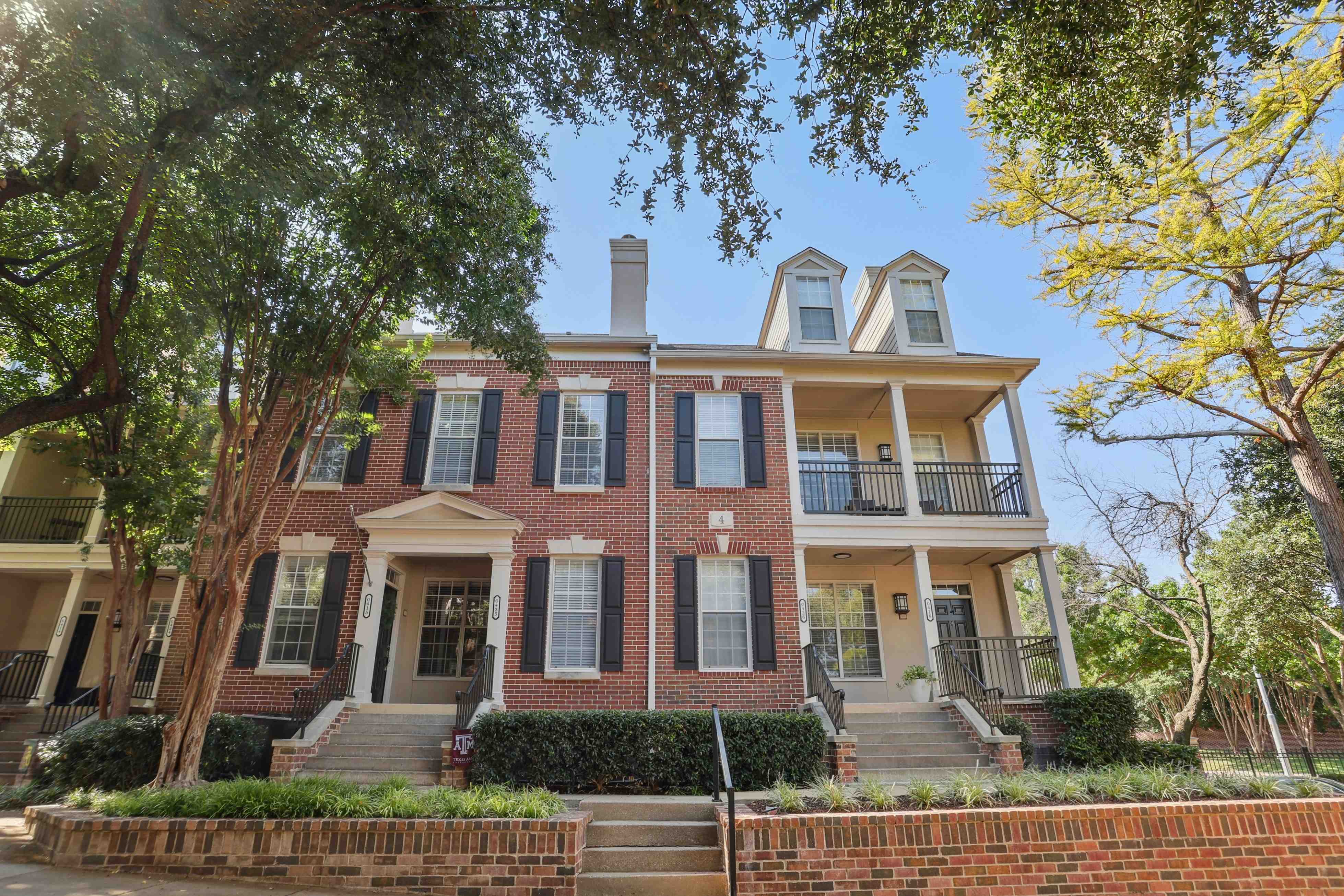 The Caruth Premier Townhome Apartments Image 42