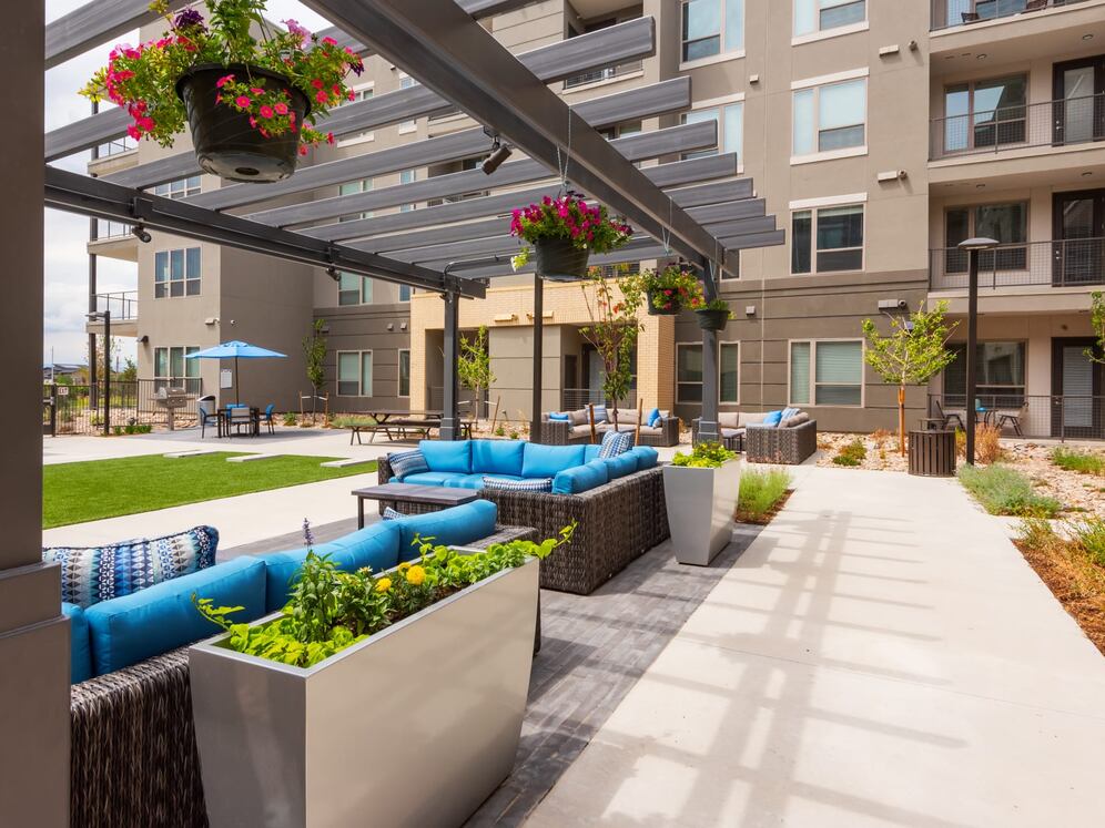 Courtyard with lounge seating