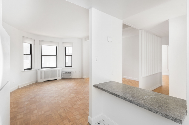 Midtown Apartments Image 9