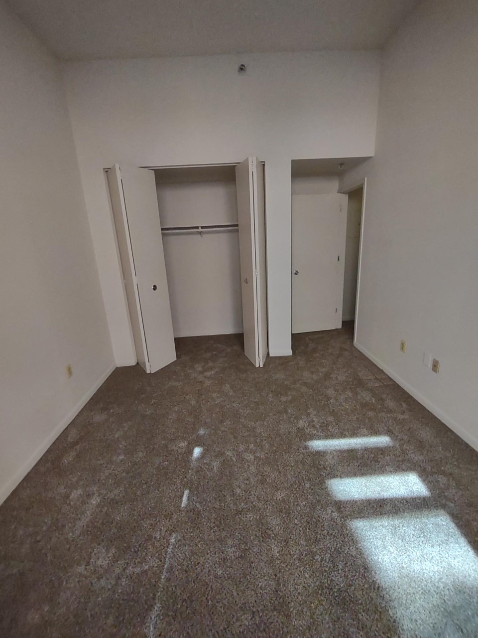 Marlboro Classic Apt & Redwood Square Image 150