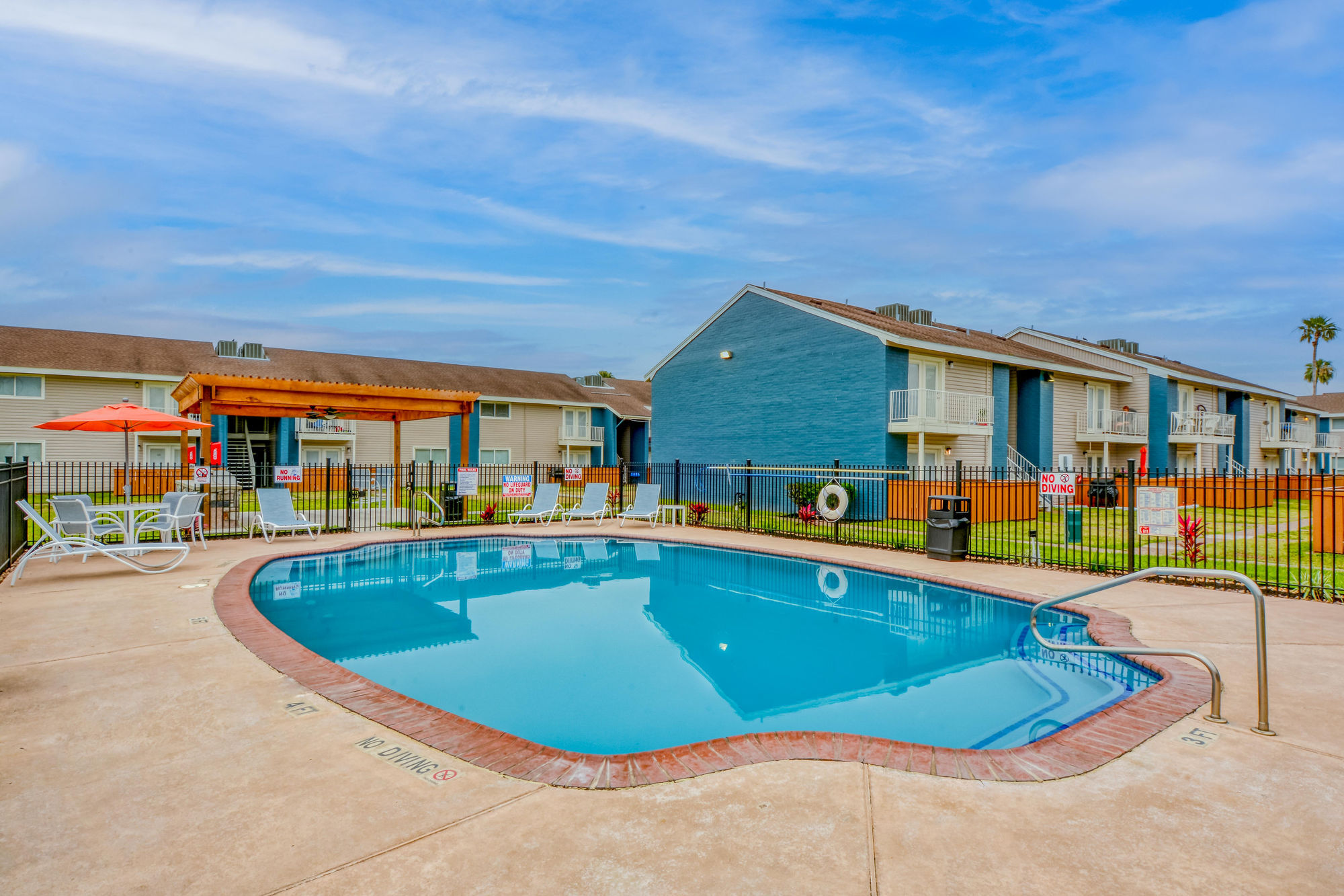 South Shore Coastal Living Image 3
