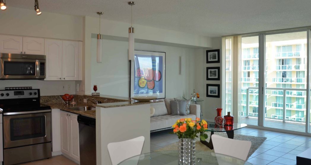 Intracoastal Yacht Club Image 9