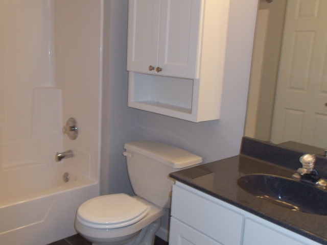 Lake Place Apartments and Townhomes Image 15