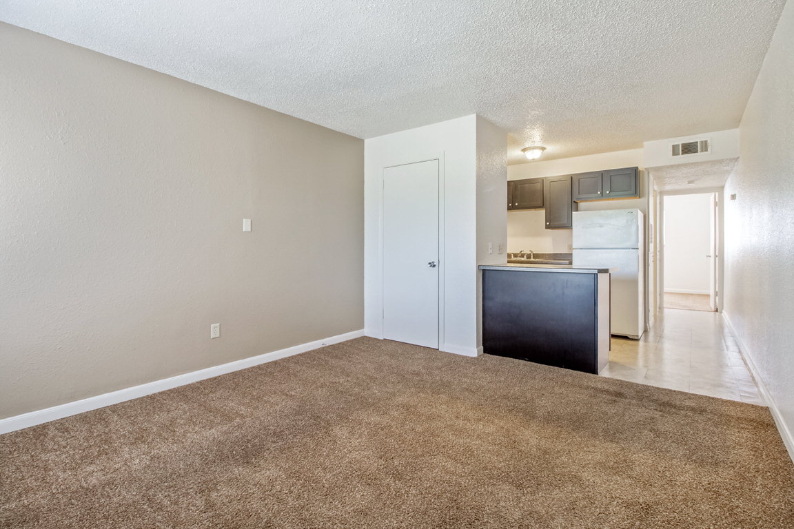 Woodland Hills Apartments Image 6