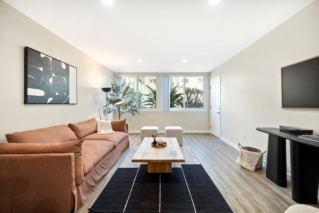 The Reserve at Warner Center Image 6