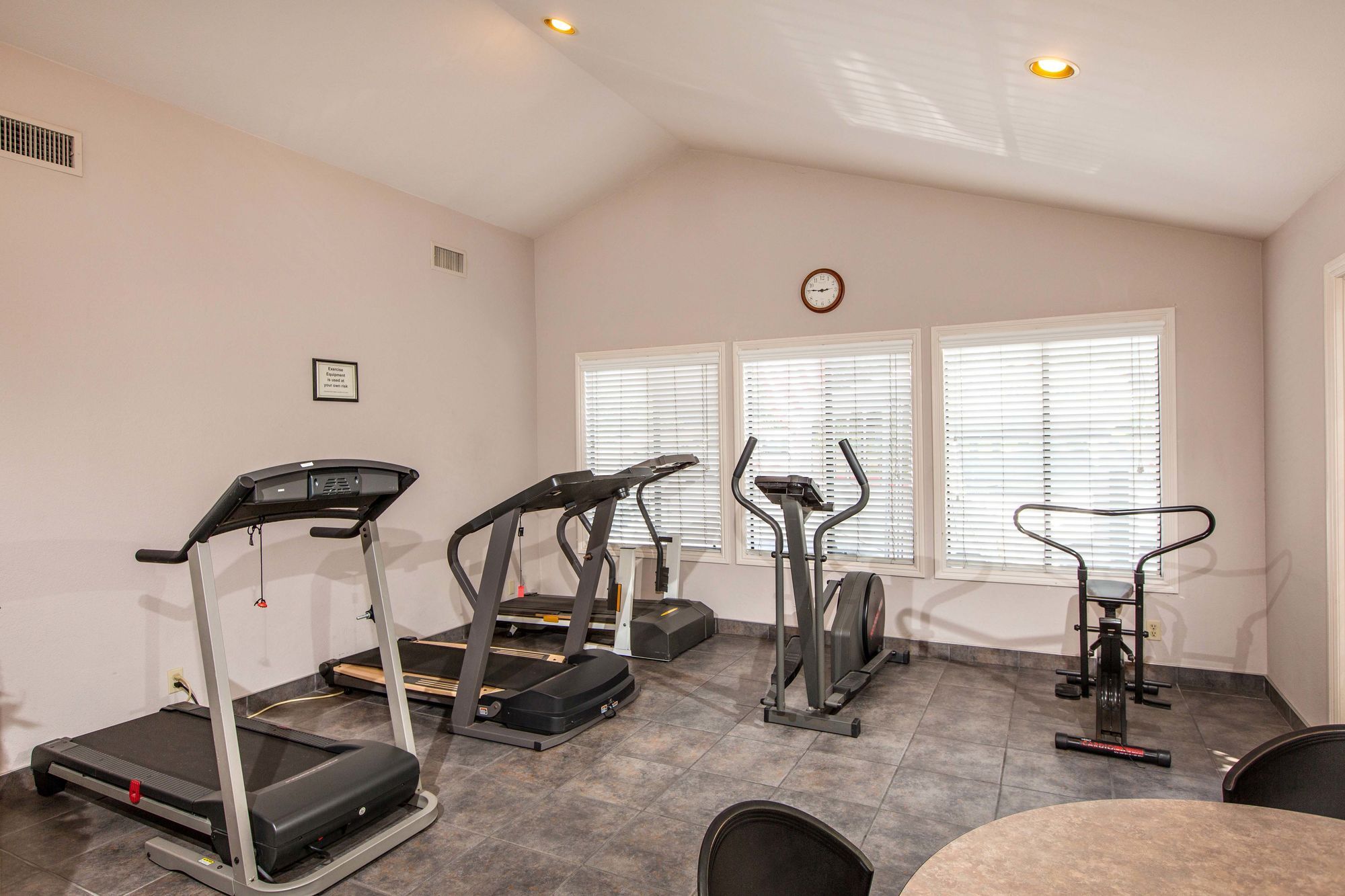 Salt & Vine Oceanside Apartments Image 5