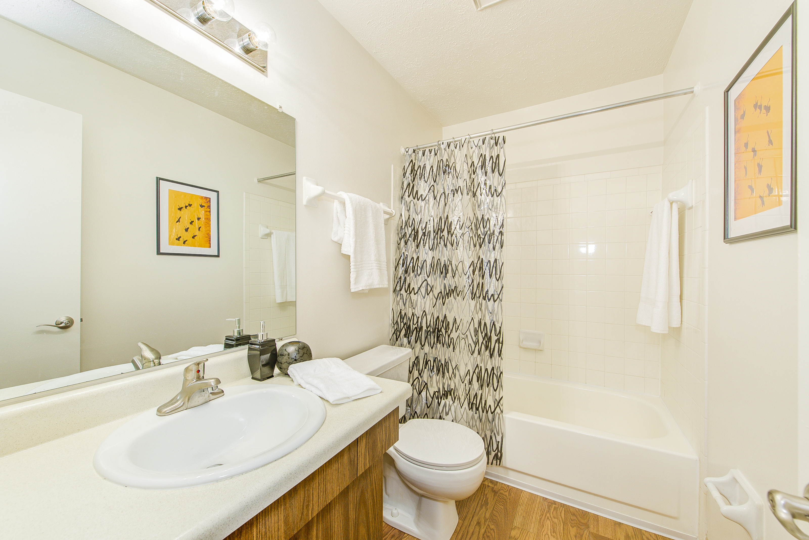 College Courts of Nora Image 6