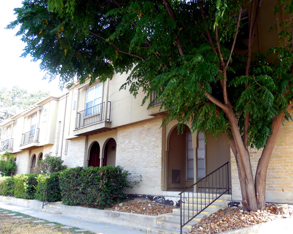 Oak Terrace Exterior